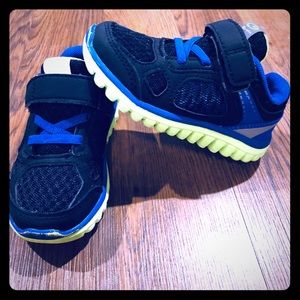 Boys Tennis Shoes, Size 7